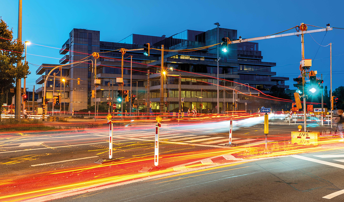 Peter Berghaus GmbH – Hersteller für innovative Verkehrstechnik wie Absperrtafeln, Warnlichtanlagen, Großmasten, mobile Schutzwände.